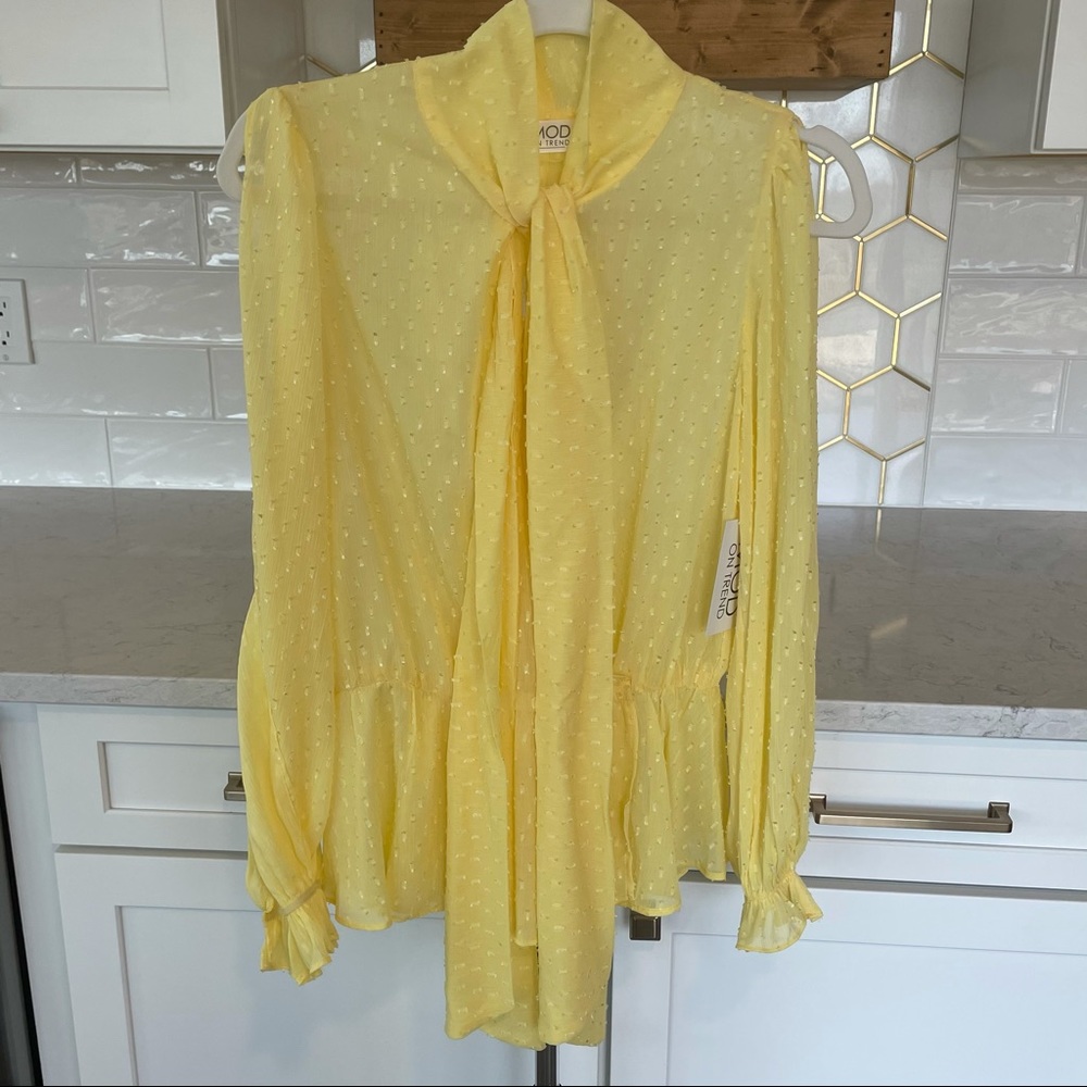 NWT Mod yellow swiss dot cold shoulder blouse